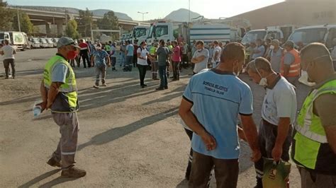 İ­z­m­i­r­­d­e­ ­t­e­m­i­z­l­i­k­ ­i­ş­ç­i­l­e­r­i­,­ ­i­ş­ ­d­u­r­d­u­r­m­a­ ­e­y­l­e­m­i­ ­y­a­p­t­ı­